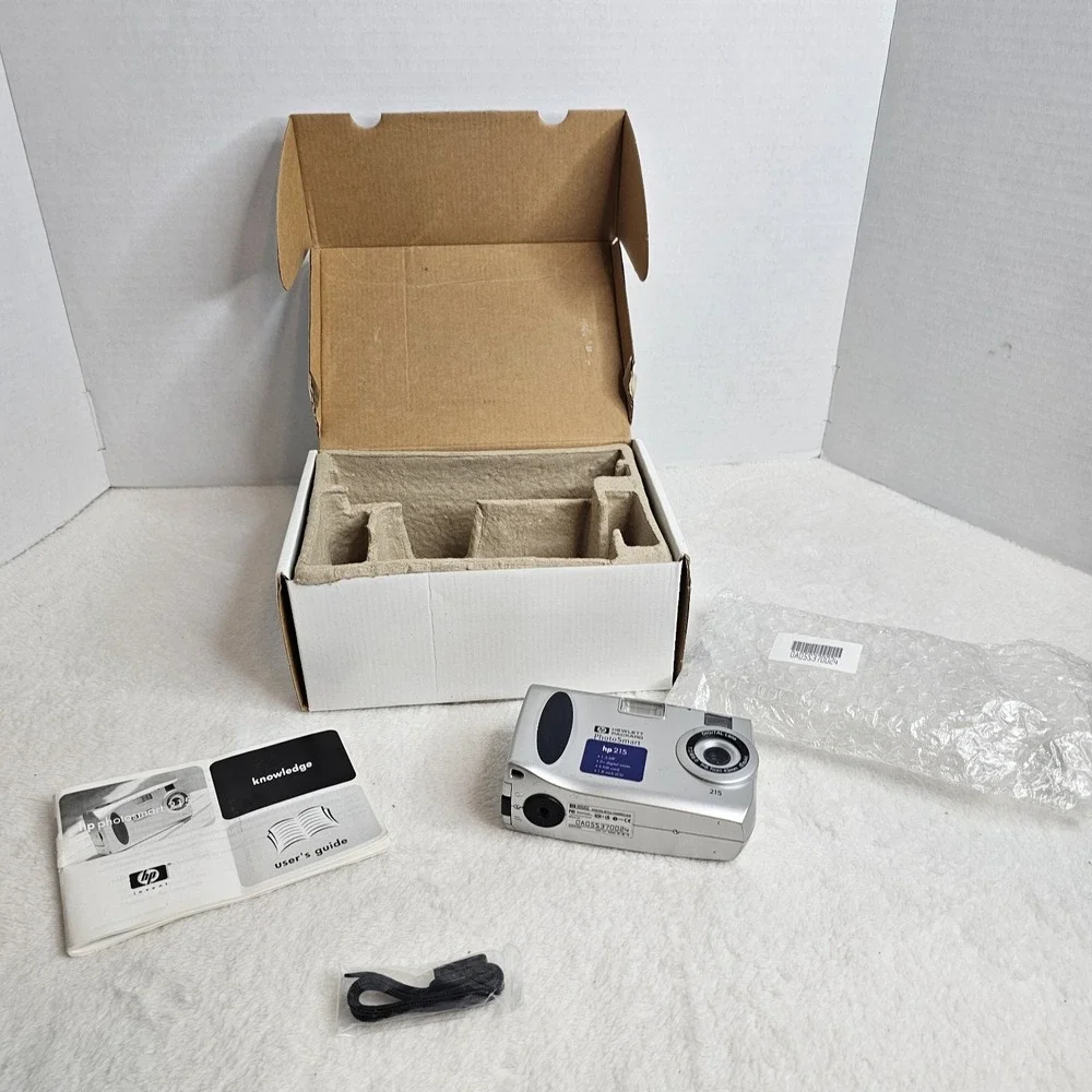 🖤Vintage HP PhotoSmart 215 1.3 MP Digital Camera With Box And Some Contents